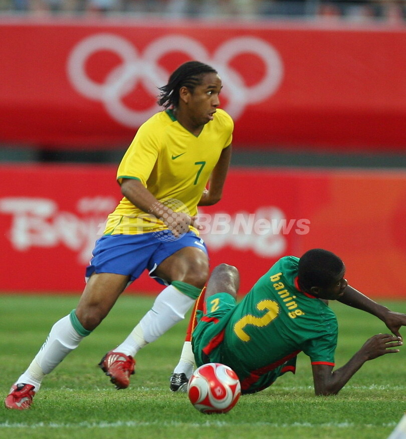 ブラジル 延長でカメルーンを下す