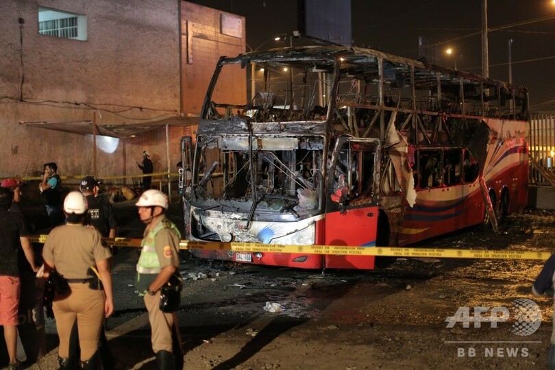ペルーでバス火災、17人死亡 未認可のターミナル