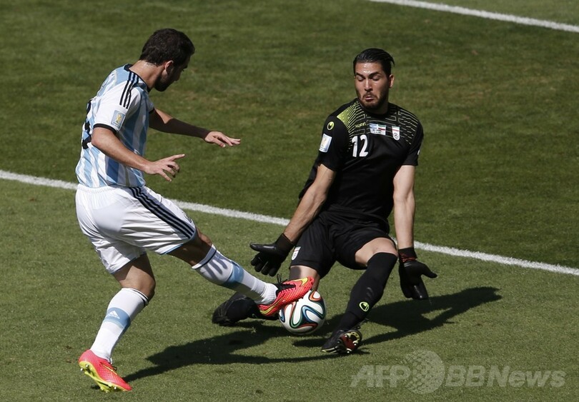 アルゼンチン、メッシの劇的弾でイランに競り勝ち16強入り