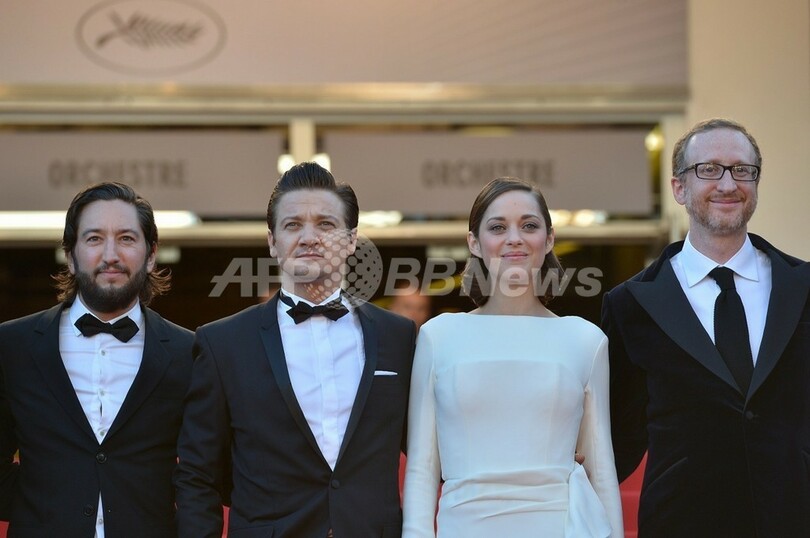 カンヌ国際映画祭、M・コティヤール＆J・レナーが登場