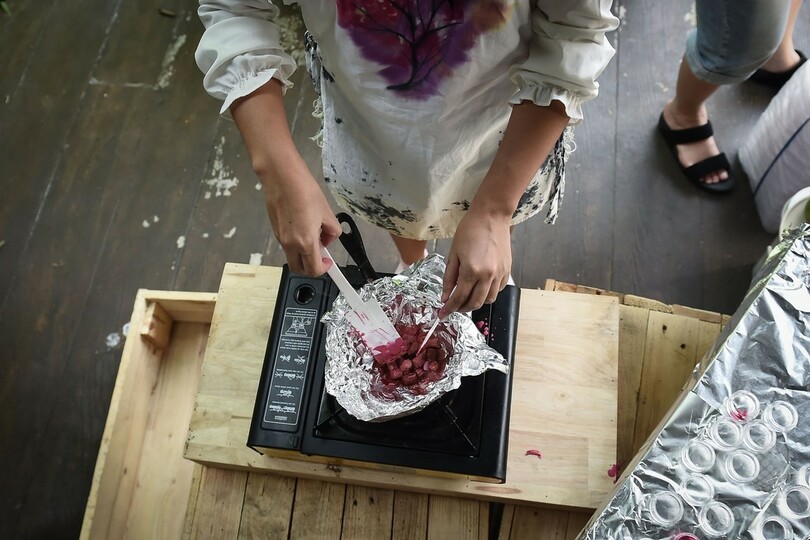 刑務所コスメ、タイの女性受刑者へ「リサイクル口紅」