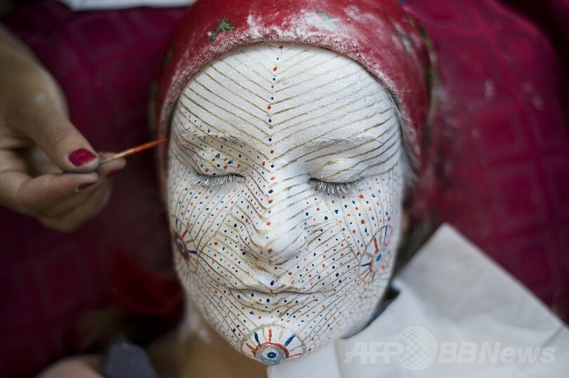 コソボの伝統的な花嫁メイク、民族学博物館