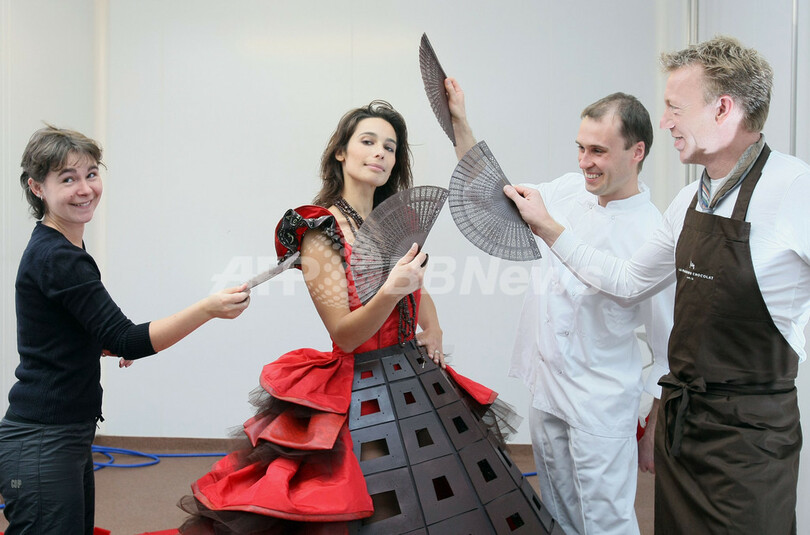 チョコのドレス、パリの国際見本市で披露へ