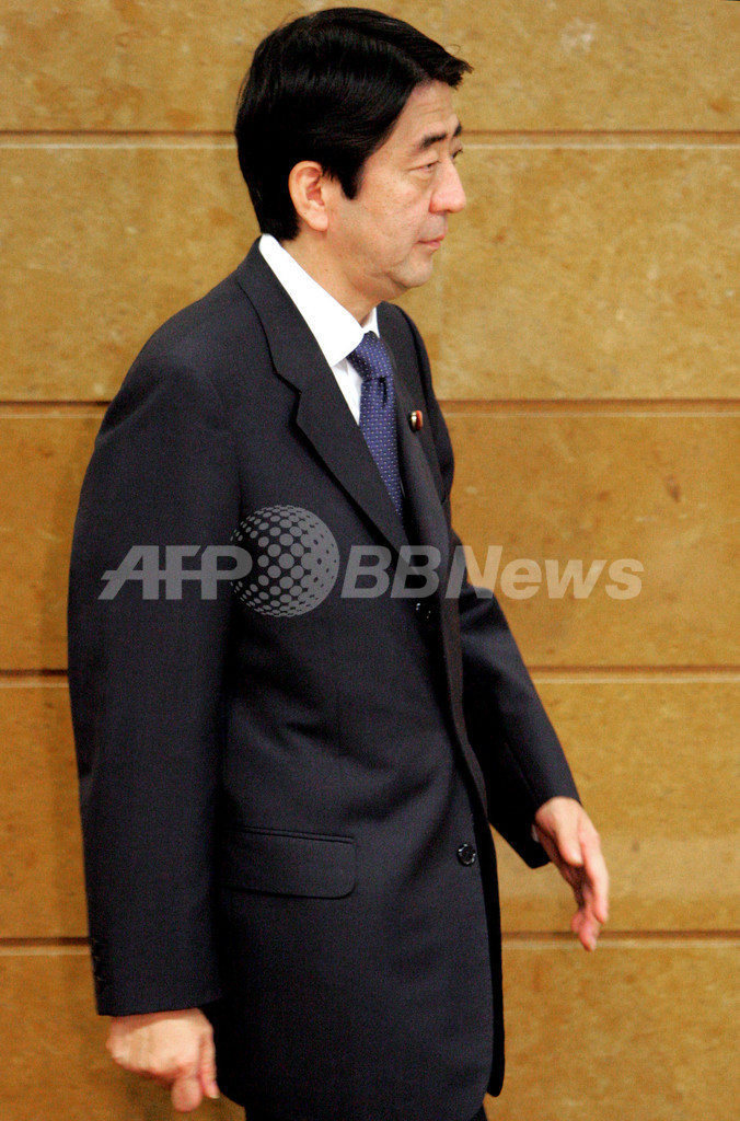 安倍首相、入院先から謝罪会見