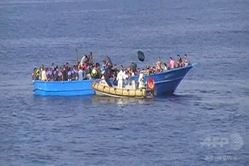 1日だけで難民3000人救助、深まる危機的状況 イタリア