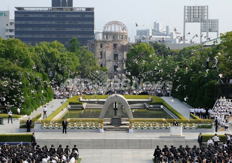 ペロシ下院議長、原爆慰霊碑に献花 米現職要人では最高位