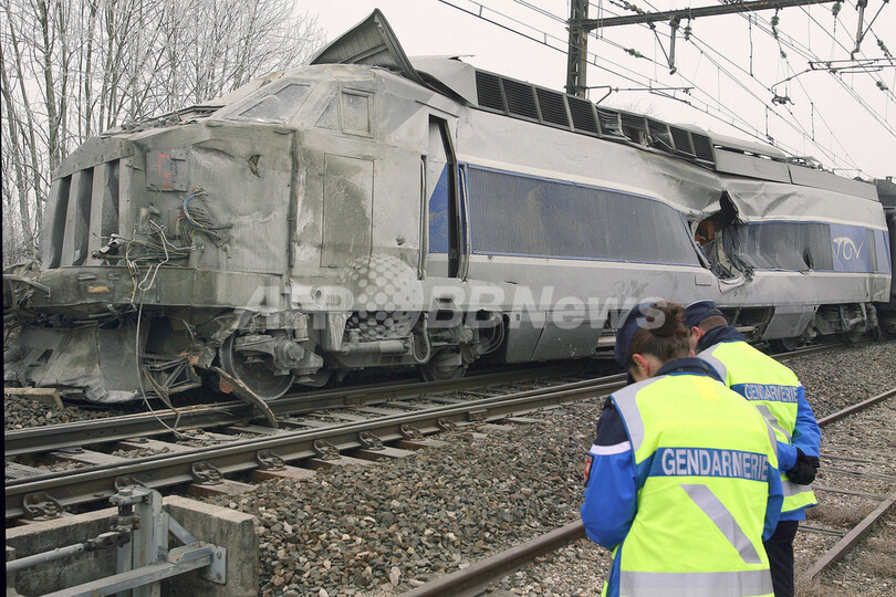 仏TGVがトラックと衝突、1人死亡、35人負傷
