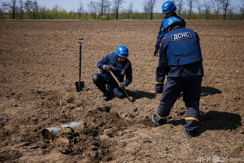 ウクライナの農家、命懸けの作付け 畑に不発弾や地雷