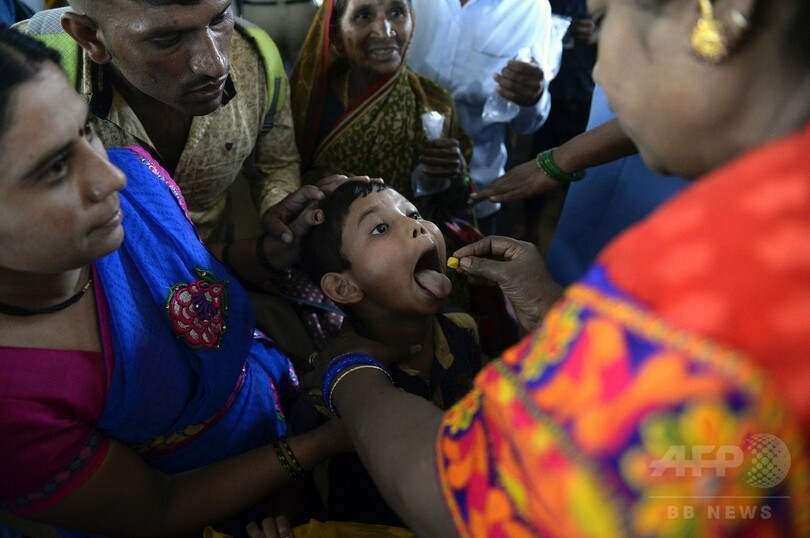 生きた魚のみ込んでぜんそく治療、インドの伝統療法