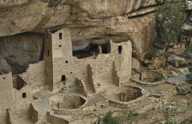 断崖に残る先史時代の集落遺跡群、米コロラド