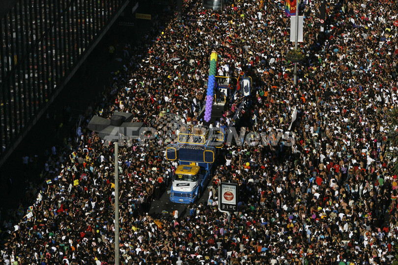 サンパウロで世界最大のゲイパレード