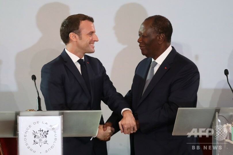 植民地主義は「重大な過ち」、仏大統領がコートジボワールで発言
