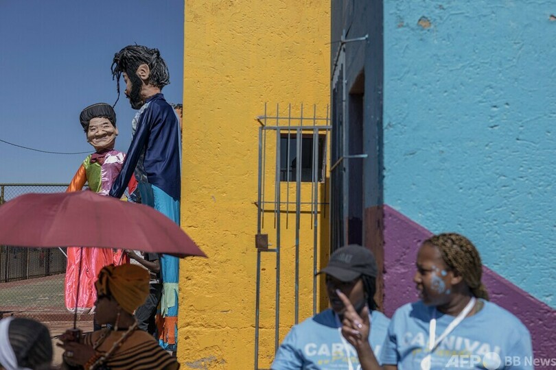 【今日の1枚】人形も立ち話 南アフリカ