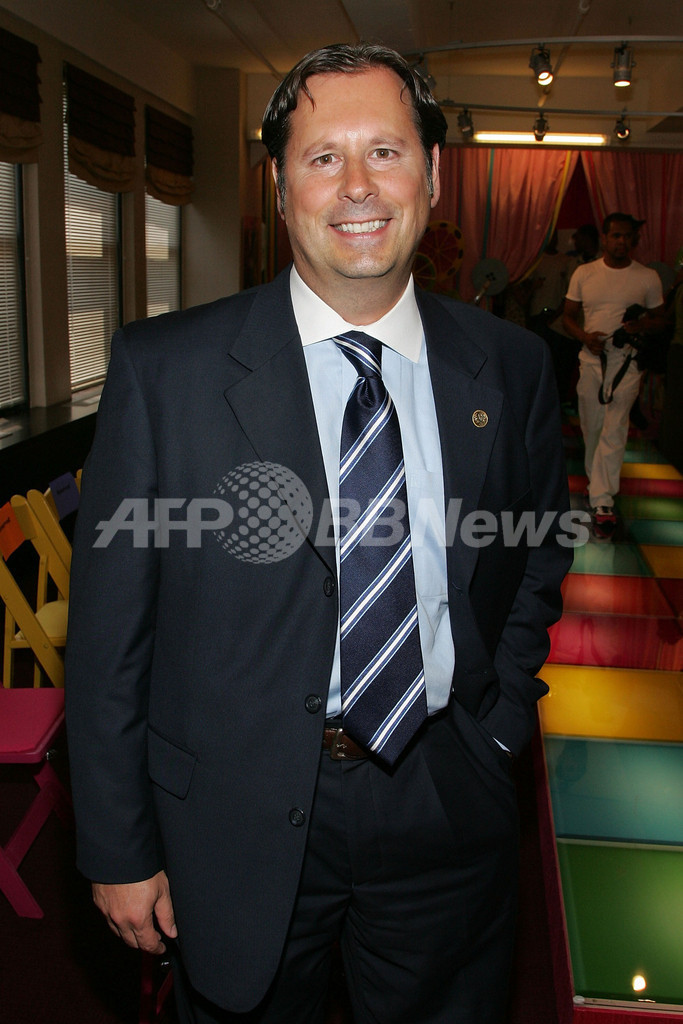 ラッセル・シモンズ親子 「ミン・アンド・アオキ」のショー会場に登場