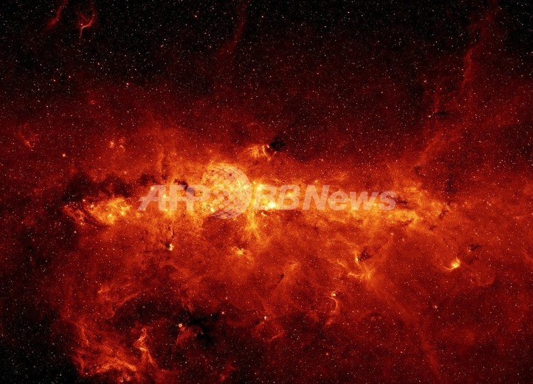 高速で移動する「中質量ブラックホール」が星を飲み込む?米研究報告 高速で移動する「中質量ブラックホール」が星を飲み込む?米研究報告