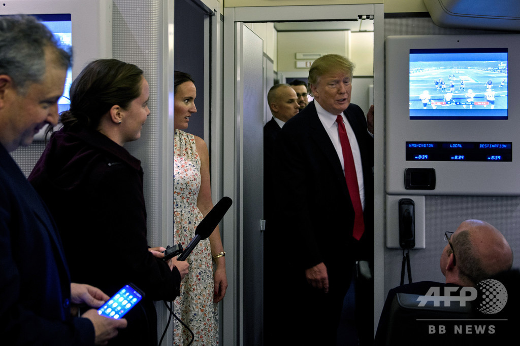 【今日の1枚】大統領ごひいきのチームは? 専用機でもスーパーボウル 【今日の1枚】大統領ごひいきのチームは? 専用機でもスーパーボウル