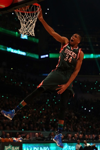 ダンクコンテストに出場したヤニス・アデトクンポ 写真6枚 国際