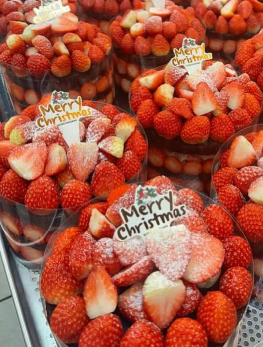 いちごケーキ 旬のいちごケーキが1万5000円！…韓国・人気パン店限定商品「転売騒動