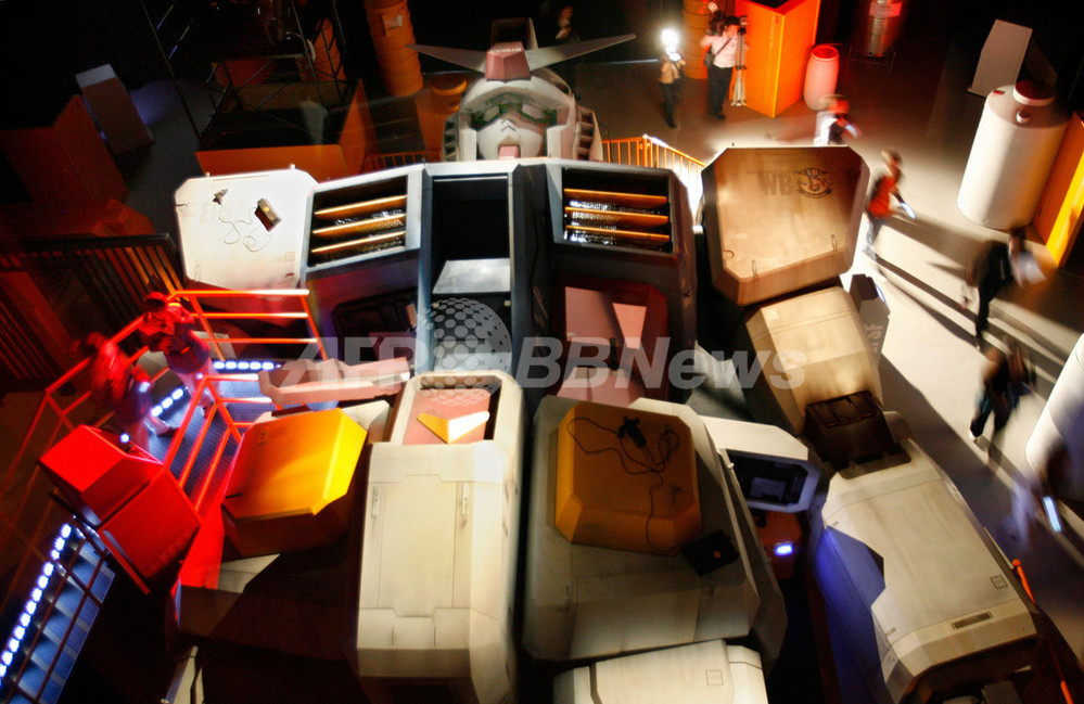 実寸大ガンダム 富士山麓に現る 写真5枚 国際ニュース：AFPBB News