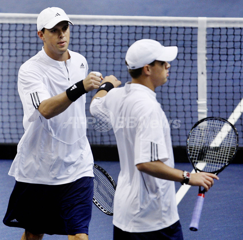 米国 ブライアン兄弟が第3試合を制し決勝進出に王手 写真5枚 国際ニュース：AFPBB News