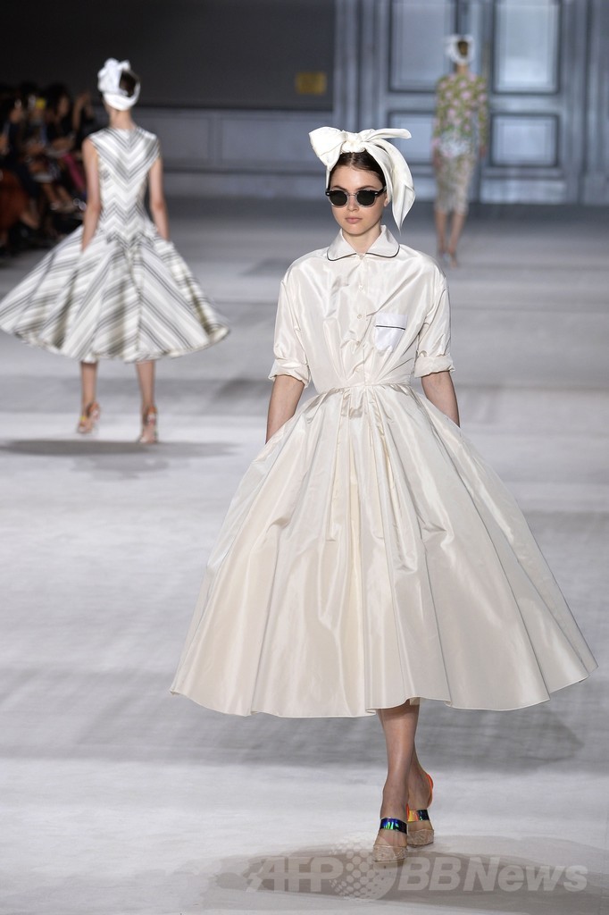 起き抜けのラフなスタイルをモードに昇華、「ジャンバティスタ・ヴァリ」14/15年秋冬オートクチュール