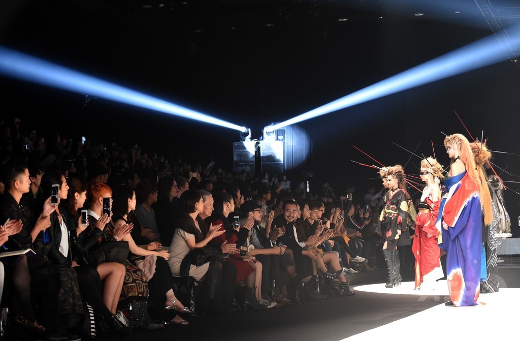 ロックをイメージした「着物」登場、Yoshikiデザイン 東京ファッションウィーク