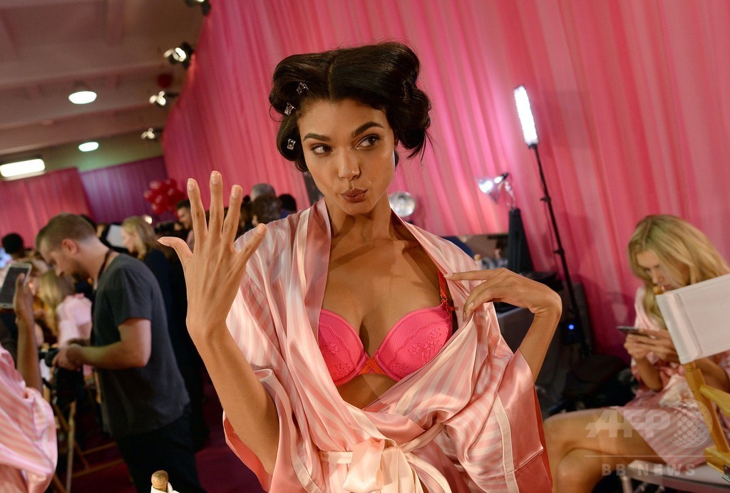 【写真特集】「ヴィクトリアズ・シークレット」NYショー舞台裏