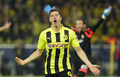 サッカー欧州チャンピオンズリーグ2012-13（UEFA Champions League 2012-13）は24日、準決勝第1戦が行われ、ボルシア・ドルトムント（Borussia Dortmund）が4-1でレアル・マドリード（Real Madrid）に勝利し、決勝進出に大きく前進した。

後半5分に2得点目を挙げて喜ぶボルシア・ドルトムントのロベルト・レワンドフスキ（Robert Lewandowski、2013年4月24日撮影）。(c)AFP/JOHN MACDOUGALL