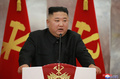 朝鮮戦争の停戦から67年の記念式典で演説する、北朝鮮の金正恩朝鮮労働党委員長。国営朝鮮中央通信（KCNA）提供（2020年7月26日撮影、同27日公開）。(c)AFP PHOTO/KCNA VIA KNS