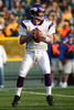 レシーバーを探すバイキングスのブルックス・ボウリンジャー（%%Brooks Bollinger%%）。(c)AFP/Getty Images Jonathan Daniel