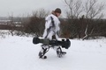 ウクライナ西部リビウ近郊で軍事演習を行う同国軍の兵士（2022年1月28日撮影）。(c)AFP