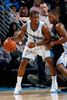 メンフィス・グリズリーズ戦でカイル・ローリー（%%Kyle Lowry%%、右）にバックダウンするニューオーリンズ・ホーネッツのクリス・ポール（%%Chris Paul%%）。（2008年12月6日撮影）(c)AFP/Getty Images/NBAE/Layne Murdoch