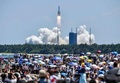 中国南部・海南省の文昌衛星発射センターから、独自に建設中の宇宙ステーションに連結する二つ目の実験棟「問天」を搭載して打ち上げられたロケット（2022年7月24日撮影）。(c)CNS / AFP
