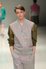 15年春夏「メルセデス・ベンツ ファッション・ウィーク 東京（Mercedes-Benz Fashion Week TOKYO）」で新作を発表したミスター・ジェントルマン（MR.GENTLEMAN）（2014年10月18日撮影）。(c)AFPBB News/JFWO/MBFWT
