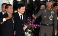 2008年2月28日、タイのバンコク（Bangkok）国際空港に到着したタクシン・シナワット（Thaksin Shinawatra）元首相。(c)AFP/Saeed KHAN