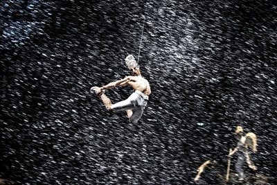 バルタバス一座がリハーサル、人馬一体の幻想空間 仏リヨン