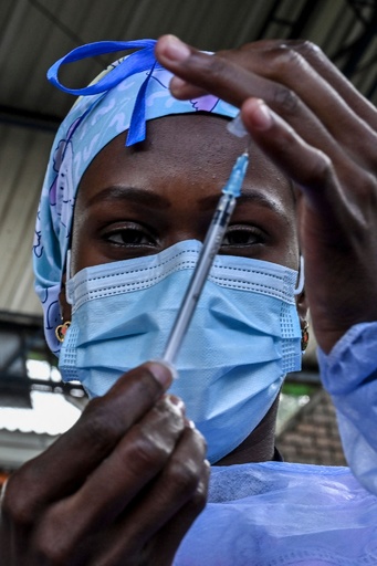 ワクチンでコロナ収束は困難か WHOが疑念高める