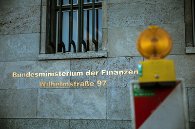 ドイツ財務省に小包爆弾、ギリシャから送付 米長官の訪問前日