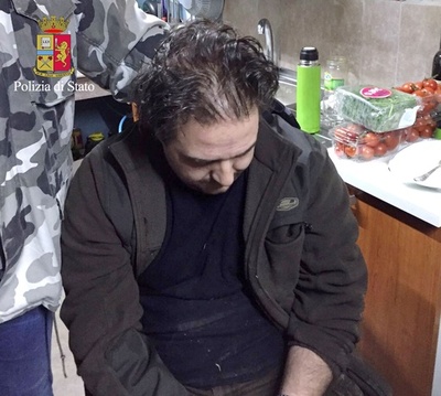 マフィア幹部2人を山中で逮捕、イタリア 10年以上逃亡