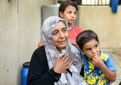 孫22人の世話に奮闘 IS占拠中に家族5人失ったイラクのおばあちゃん