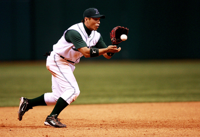 岩村 ヤンキース戦でマルチ安打を記録