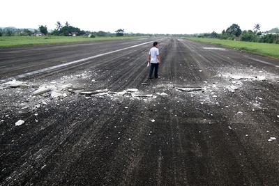 フィリピンの地震、死者6人に 空港滑走路などにも被害