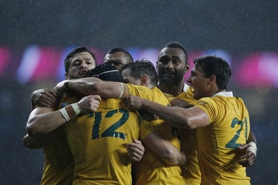 オーストラリアが終了間際の逆転劇で4強入り、ラグビーW杯