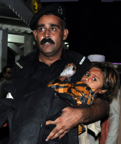 市場狙った自爆攻撃、買い物客ら32人が死亡 パキスタン北西辺境州