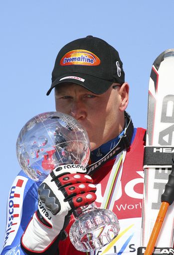 ＜06-07アルペンスキーW杯＞男子滑降、キュシュ クリスタルトロフィーを授与される - スイス