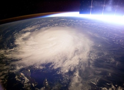 ISSのカメラが捉えた台風6号、NASAが画像公開