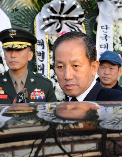 韓国国防相が辞任、砲撃で引責