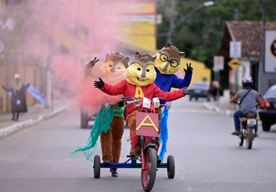 仮装して「ユダを火あぶり」に イースターの伝統行事 ブラジル