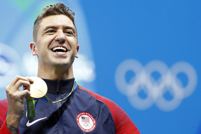 リオ金メダリストも「膝つき」 国歌演奏時の抗議、競泳界にも拡大