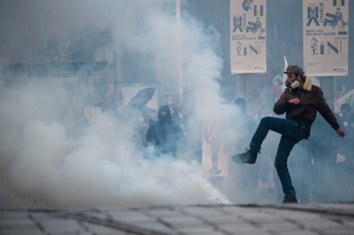 仏大規模スト、週末の旅行客にも影響 10日も全国で大規模デモへ 